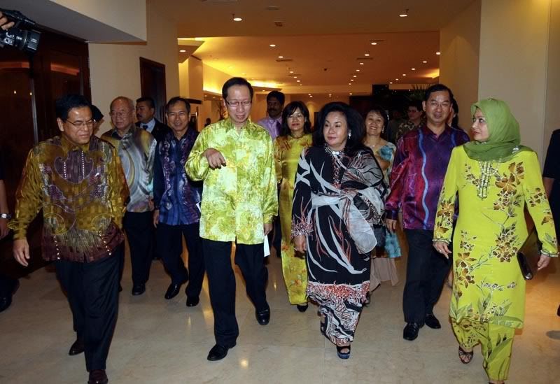 Image taken from Rosmah's site, hosting by Photobucket